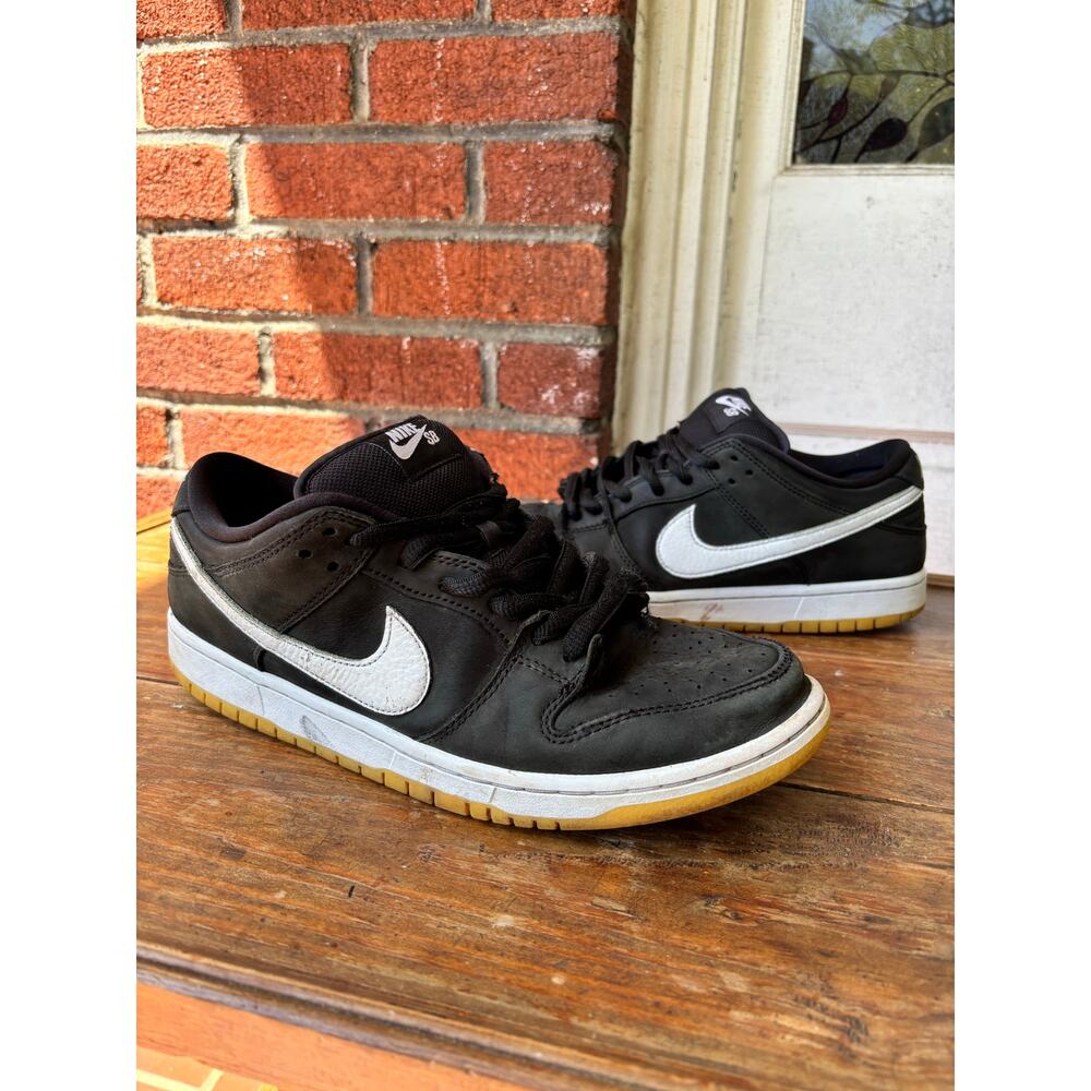 Nike SB Dunk Low - size 10.5 - Preowned - black white